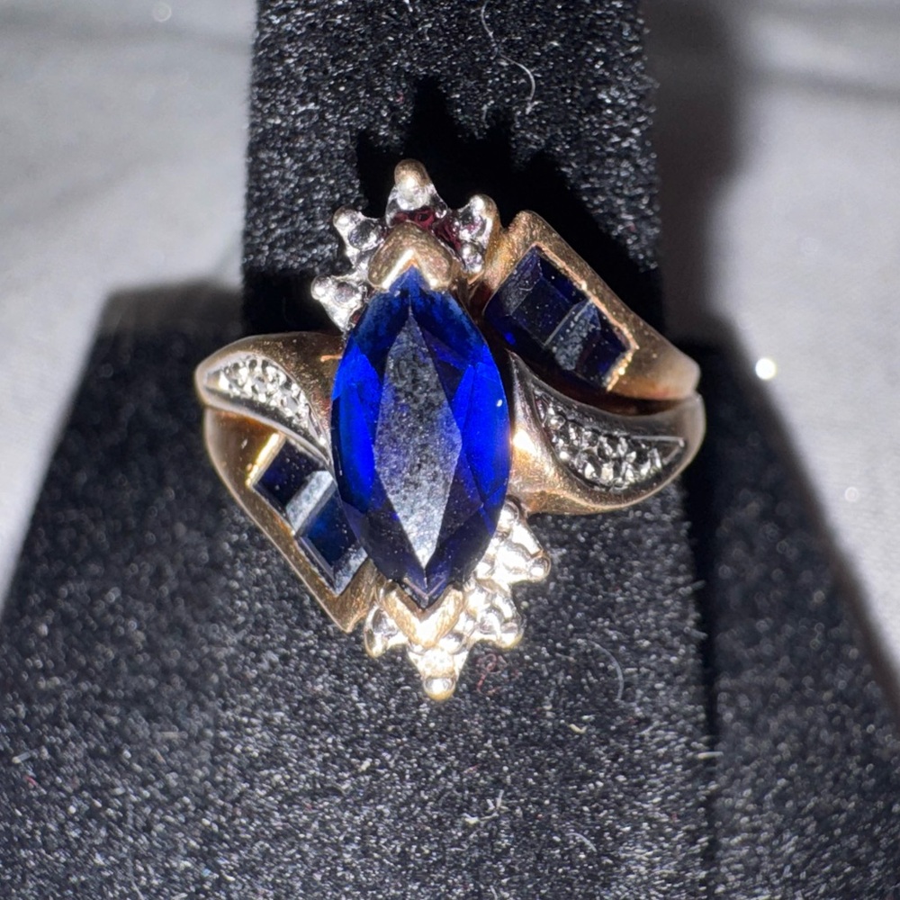 10k blue sapphire gold ring, size 6